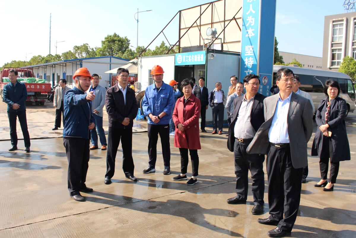2019年10月15日，溧阳市人大常委会领导来公司视察新厂区建设