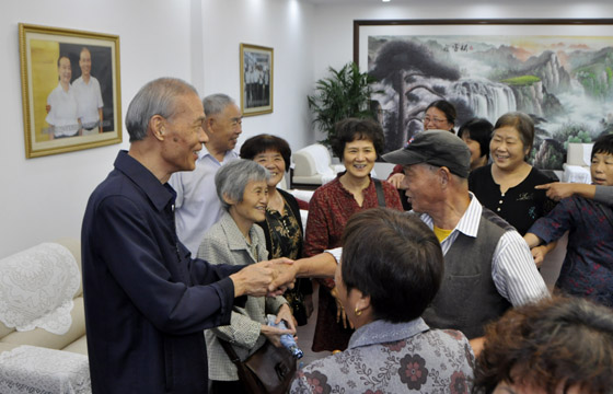 壹定发电缆召开50周年老职工座谈会